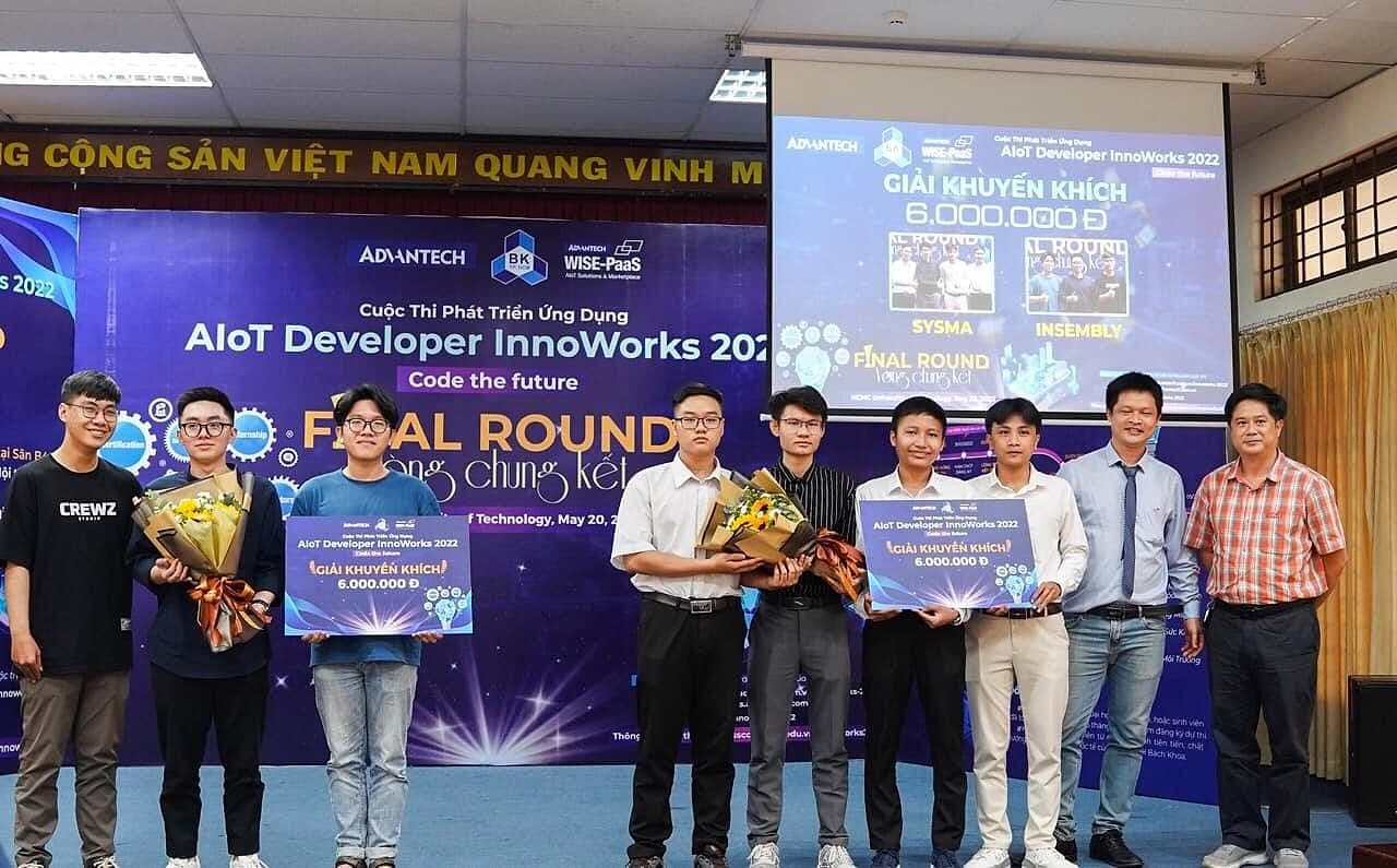 Sysma team receiving the Fourth Prize at the AIoT Developer InnoWorks 2022 final round